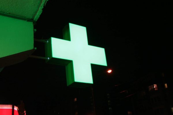 Изготовление световых аптечных крестов уличного и интерьерного назначения